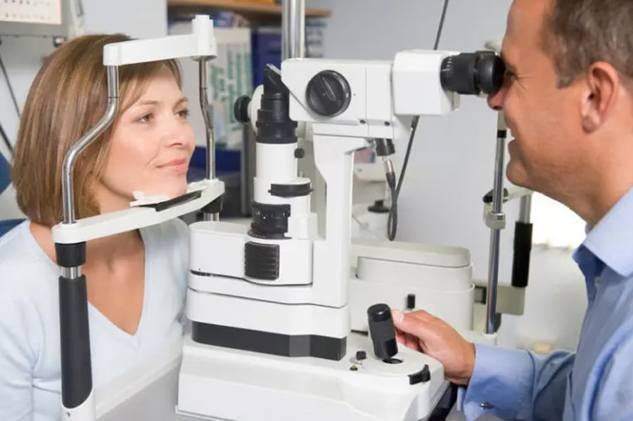 Ontario Opticians: Registration & Notarization Requirements